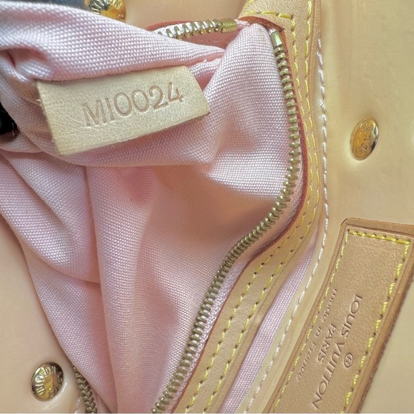 Louis Vuitton Perle Monogram Vernis Reade PM (vintage) Authentic - EUC - Picture 10 of 10